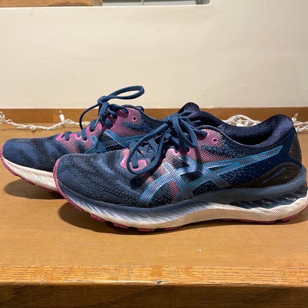 Women’s ASICS Gel Nimbus 23 Size 8.5